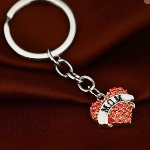 New- Rhinestone Heart ❤️ Mom Keychain - Picture 2 of 2